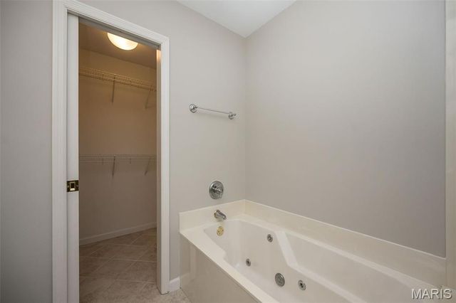 3166 Country Bluff Drive 38C, St Charles, MO 63301