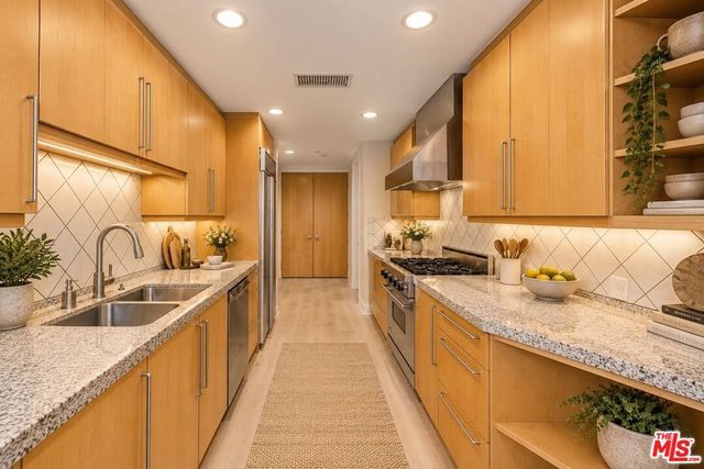 1521 Greenfield Avenue 205, Los Angeles, CA 90025