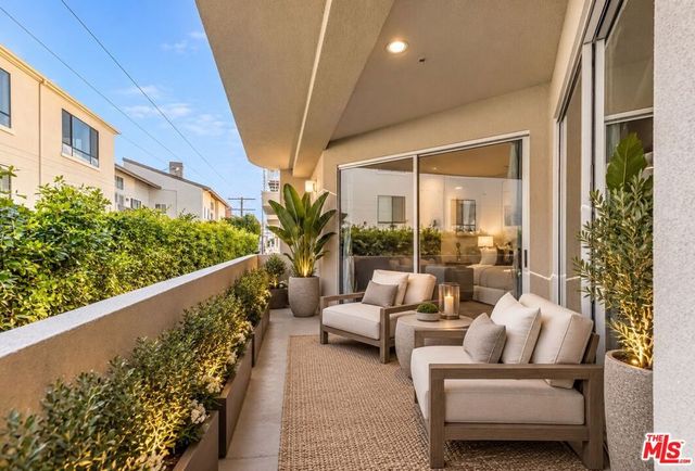 1521 Greenfield Avenue 205, Los Angeles, CA 90025