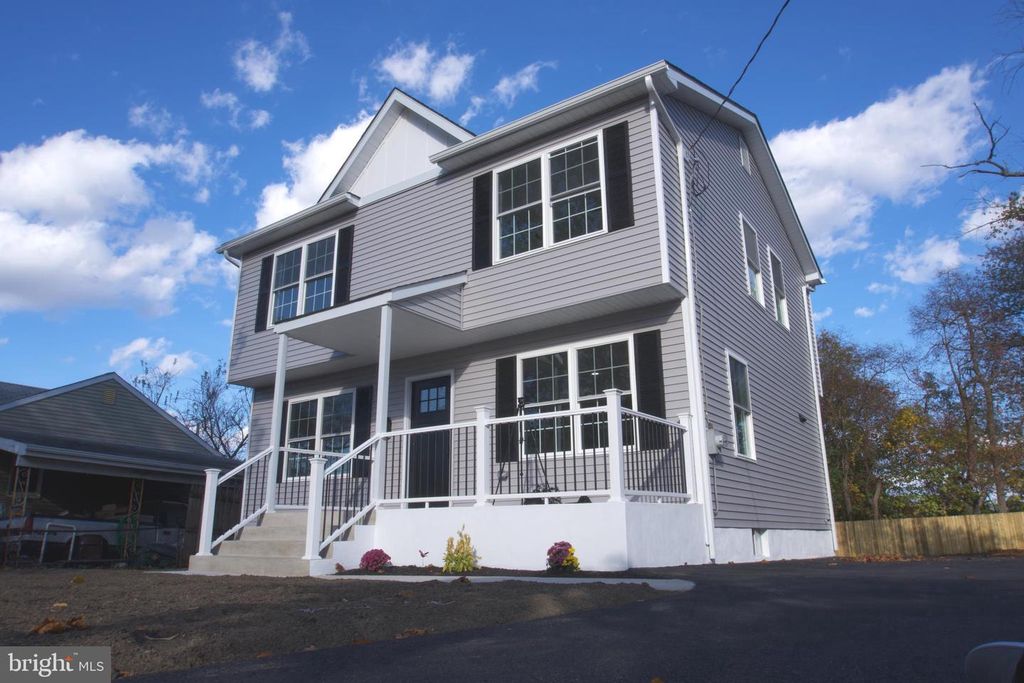 255 ELIZABETH AVE, Paulsboro, NJ 08066