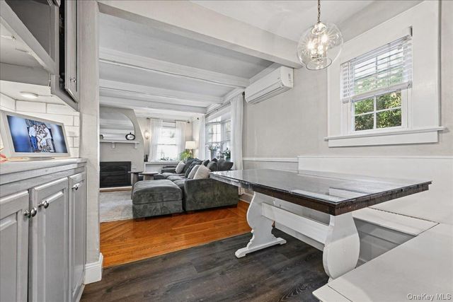 76 Powell Place, Farmingdale, NY 11735