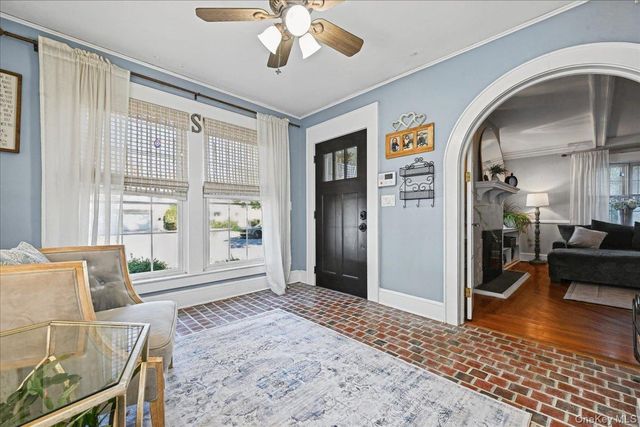 76 Powell Place, Farmingdale, NY 11735