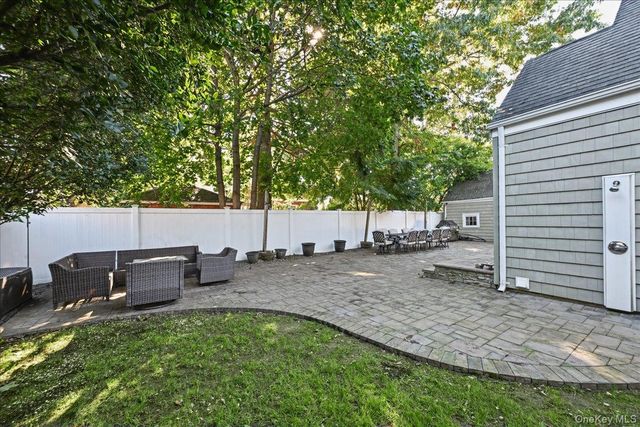 76 Powell Place, Farmingdale, NY 11735