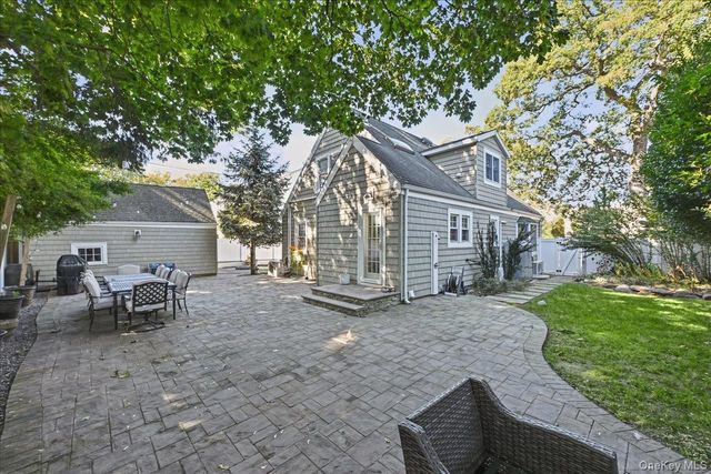 76 Powell Place, Farmingdale, NY 11735
