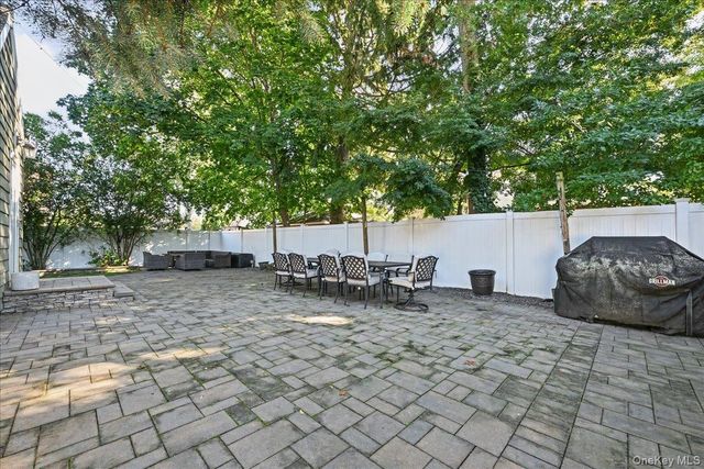 76 Powell Place, Farmingdale, NY 11735