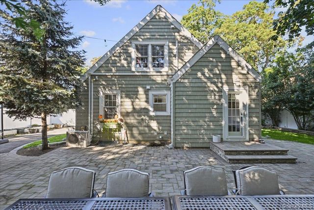 76 Powell Place, Farmingdale, NY 11735