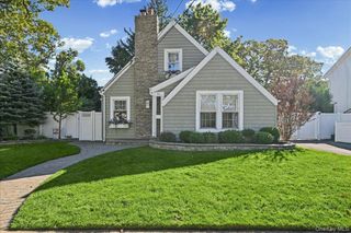 76 Powell Place, Farmingdale, NY 11735