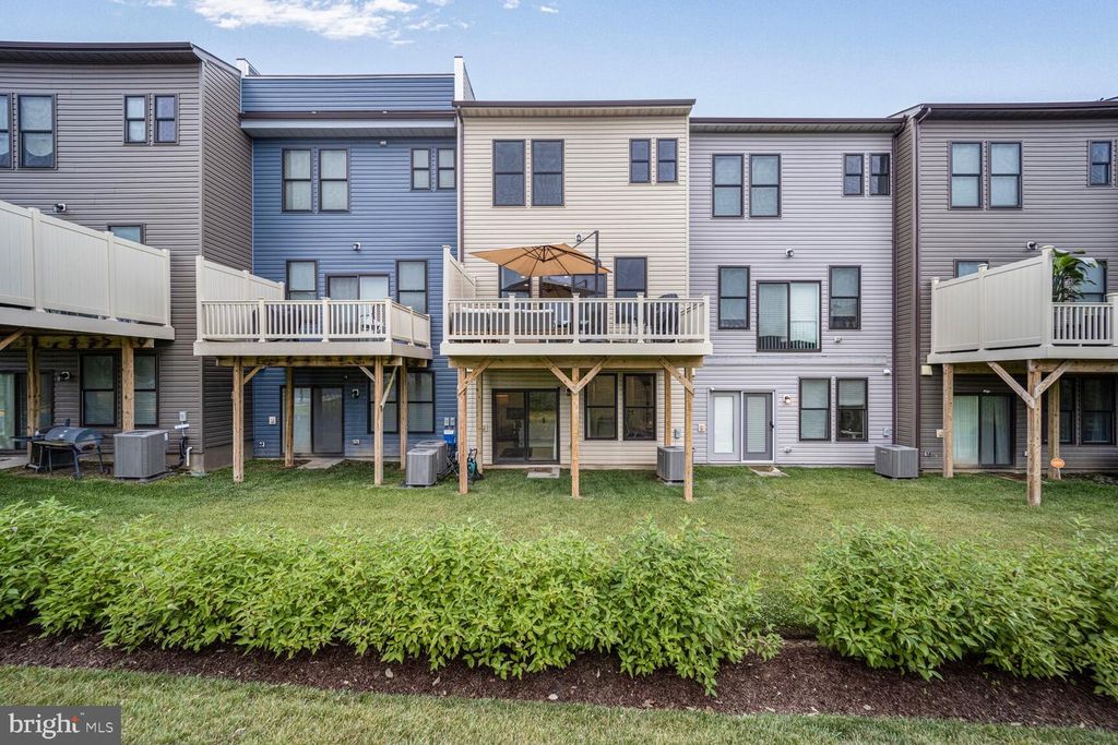 10306 VISTA MEADOW WAY, Lanham, MD 20706