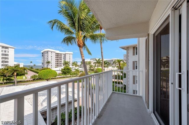 2800 Gulf Shore BLVD N 304, Naples, FL 34103