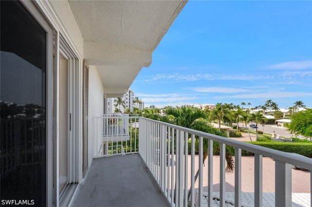 2800 Gulf Shore BLVD N 304, Naples, FL 34103