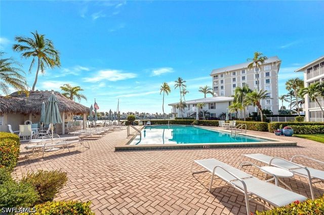 2800 Gulf Shore BLVD N 304, Naples, FL 34103