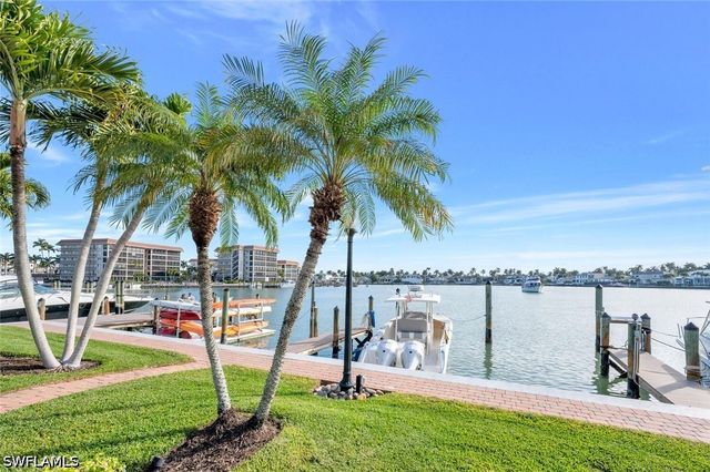 2800 Gulf Shore BLVD N 304, Naples, FL 34103