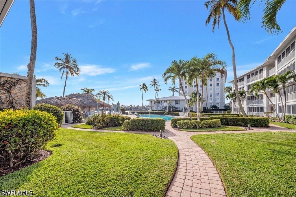 2800 Gulf Shore BLVD N 304, Naples, FL 34103