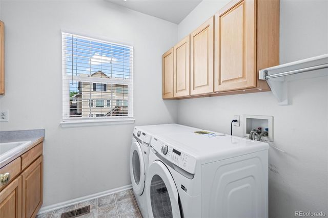 2540 S Bahama Way, Aurora, CO 80013