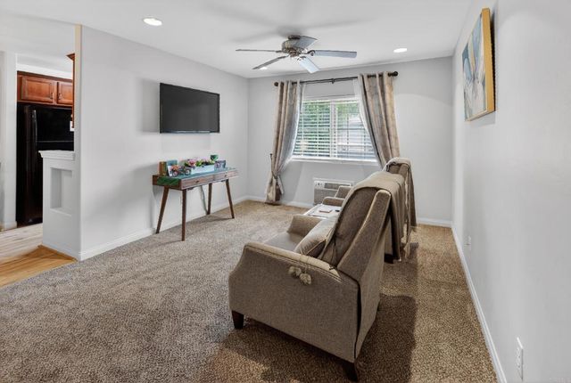 523 Graves Avenue 104, El Cajon, CA 92020