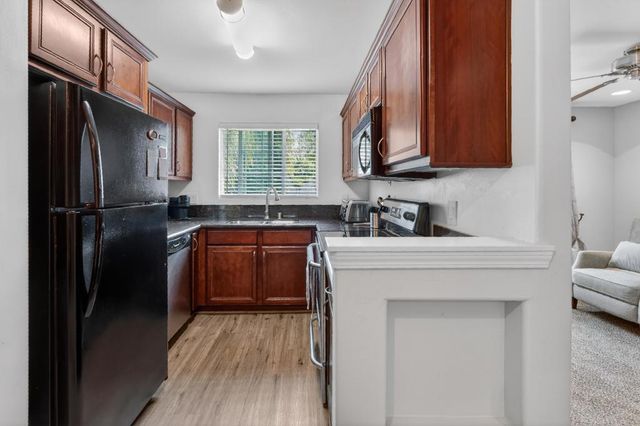 523 Graves Avenue 104, El Cajon, CA 92020