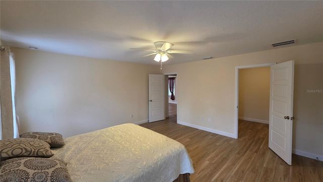 200 HOUR GLASS CIRCLE, Hawthorne, FL 32640