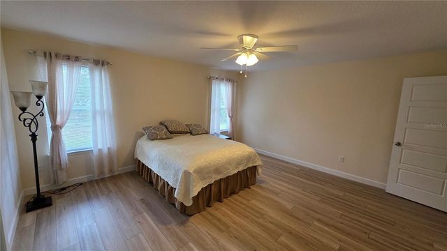 200 HOUR GLASS CIRCLE, Hawthorne, FL 32640