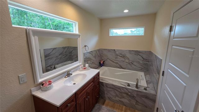 200 HOUR GLASS CIRCLE, Hawthorne, FL 32640