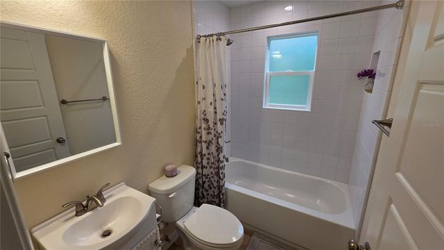200 HOUR GLASS CIRCLE, Hawthorne, FL 32640