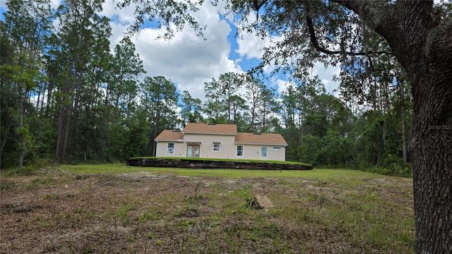 200 HOUR GLASS CIRCLE, Hawthorne, FL 32640
