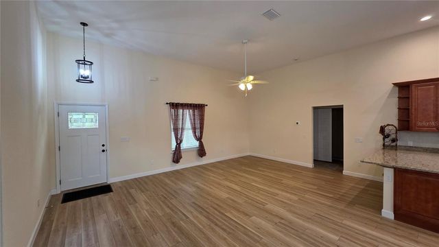200 HOUR GLASS CIRCLE, Hawthorne, FL 32640