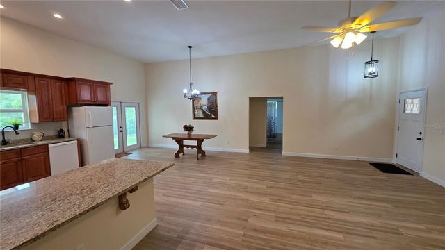 200 HOUR GLASS CIRCLE, Hawthorne, FL 32640