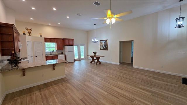 200 HOUR GLASS CIRCLE, Hawthorne, FL 32640