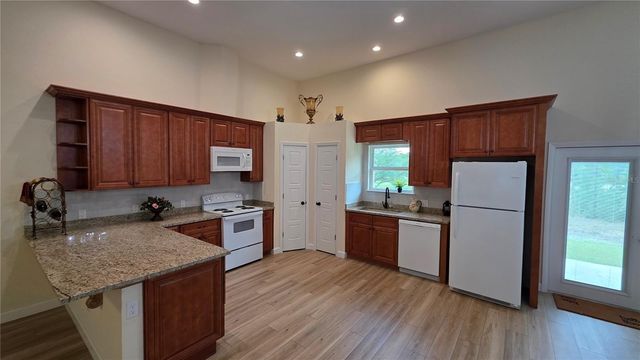 200 HOUR GLASS CIRCLE, Hawthorne, FL 32640