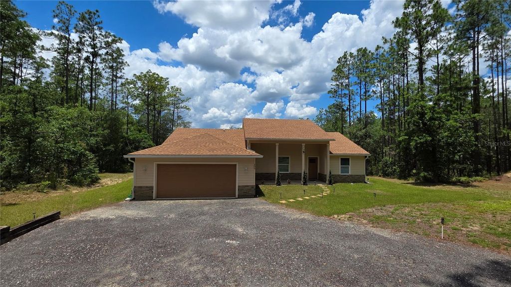200 HOUR GLASS CIRCLE, Hawthorne, FL 32640