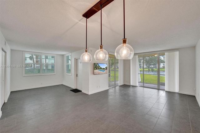 9330 Lagoon Pl 109, Davie, FL 33324