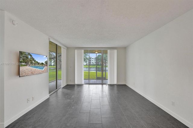 9330 Lagoon Pl 109, Davie, FL 33324