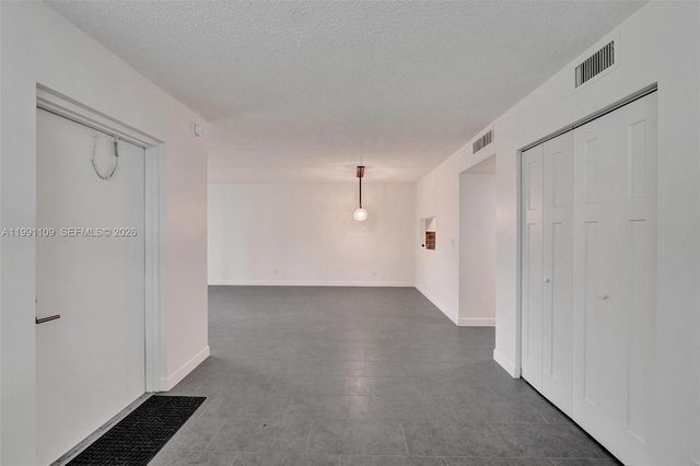 9330 Lagoon Pl 109, Davie, FL 33324