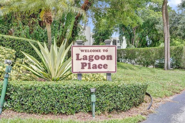 9330 Lagoon Pl 109, Davie, FL 33324