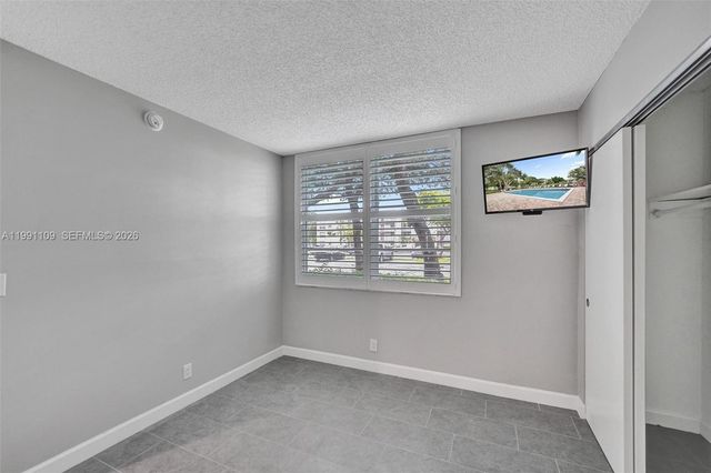 9330 Lagoon Pl 109, Davie, FL 33324