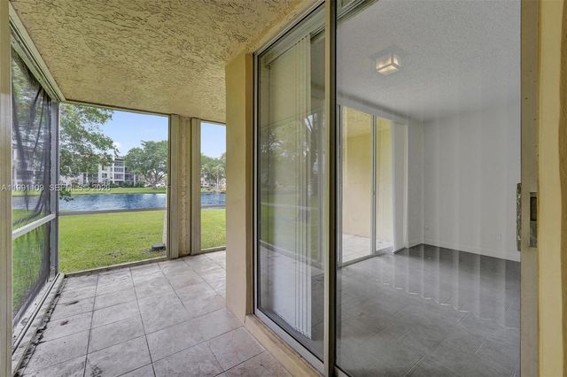 9330 Lagoon Pl 109, Davie, FL 33324