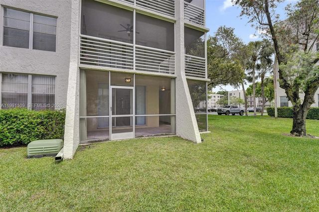 9330 Lagoon Pl 109, Davie, FL 33324