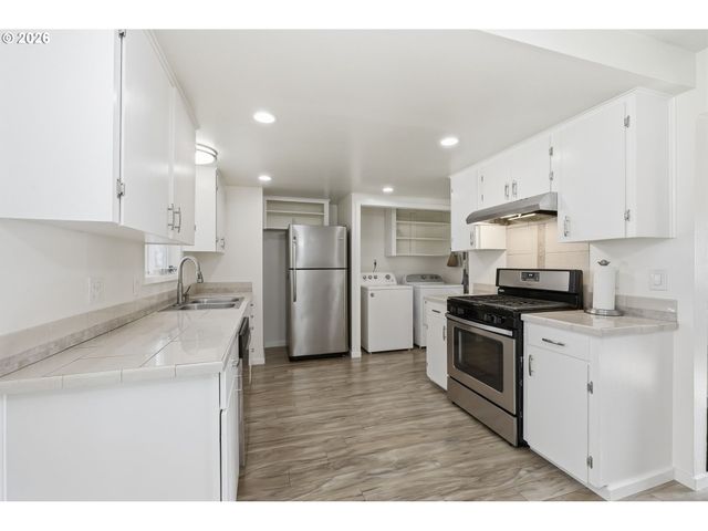 47 VAN FOSSEN Ct, Eugene, OR 97404