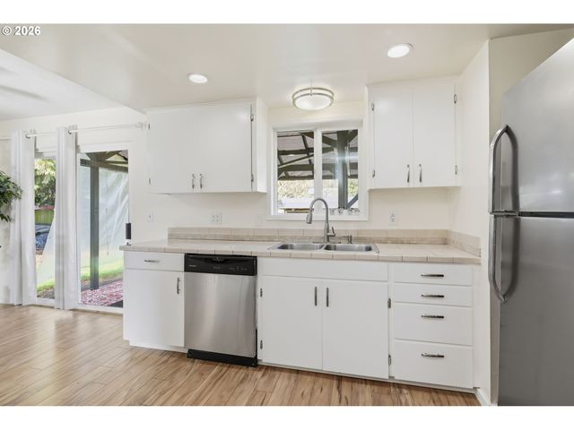 47 VAN FOSSEN Ct, Eugene, OR 97404