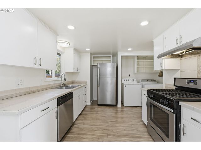 47 VAN FOSSEN Ct, Eugene, OR 97404