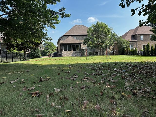 337 Crooked Creek Ln, Hendersonville, TN 37075