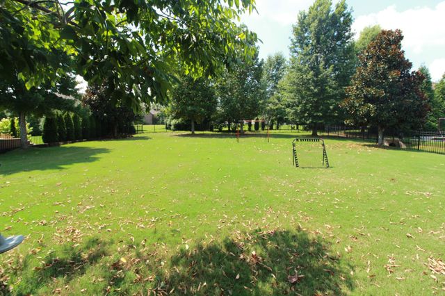 337 Crooked Creek Ln, Hendersonville, TN 37075