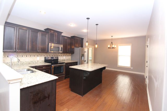 337 Crooked Creek Ln, Hendersonville, TN 37075