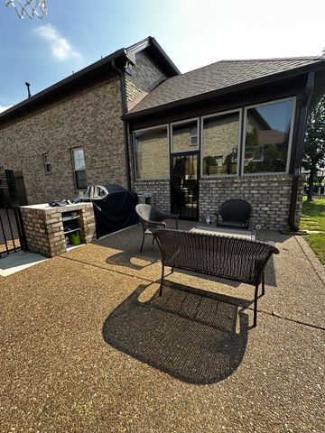 337 Crooked Creek Ln, Hendersonville, TN 37075