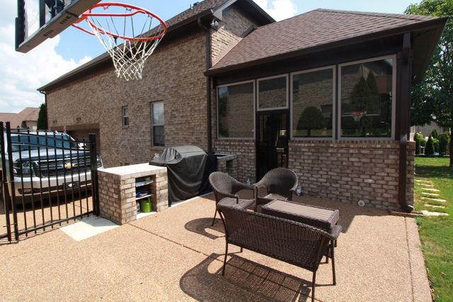 337 Crooked Creek Ln, Hendersonville, TN 37075