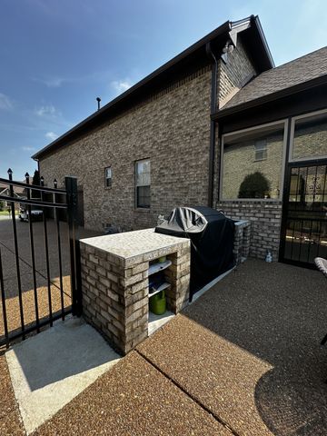 337 Crooked Creek Ln, Hendersonville, TN 37075