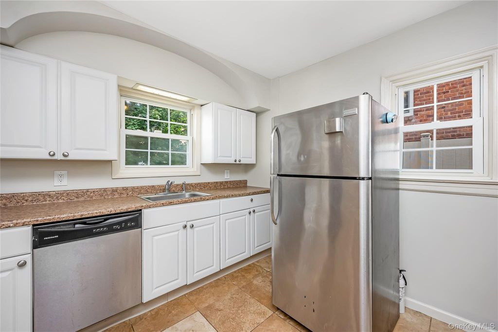 24829 Cambria Avenue, Little Neck, NY 11362 — photo 2