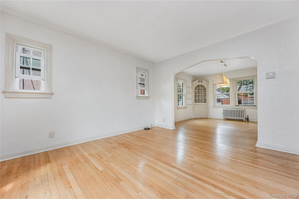 24829 Cambria Avenue, Little Neck, NY 11362 — photo 4