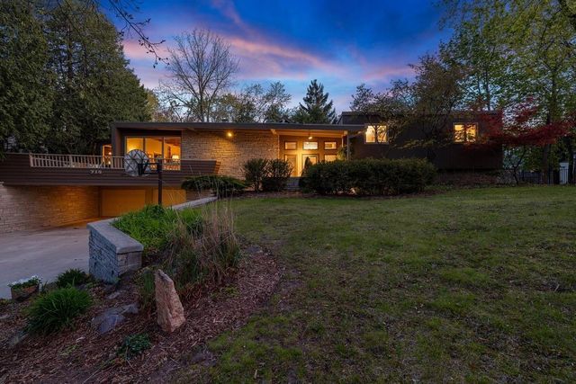 718 RANDALL AVENUE, De Pere, WI 54115