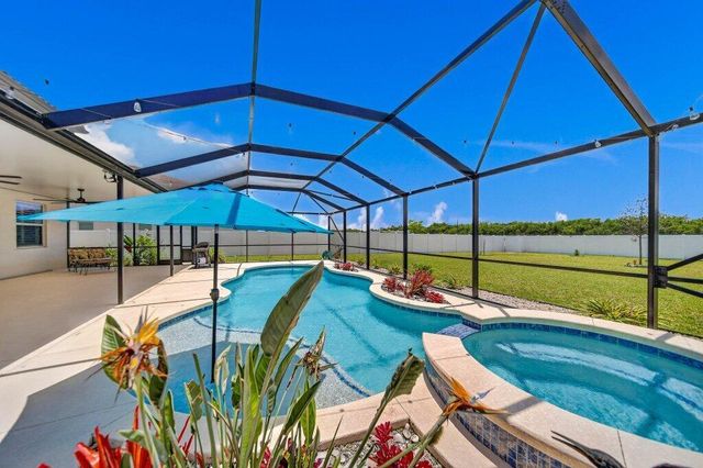 7528 NW Deysbrook Lane, Port St. Lucie, FL 34987